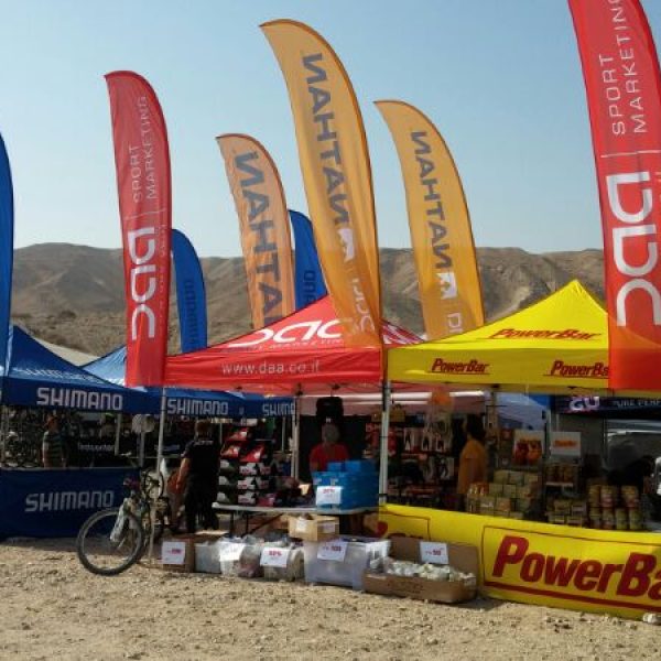 דגלים די איי איי על גגות סככות